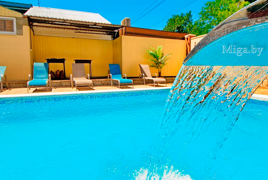 Открытый бассейн в гостевом комплексе У Татьяны