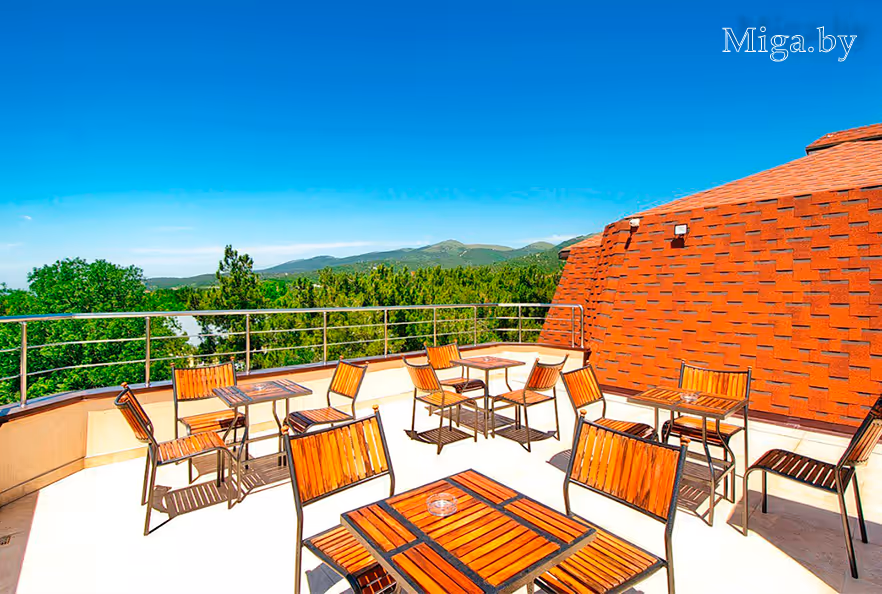 Смотровая площадка со столиками на крыше У Татьяны